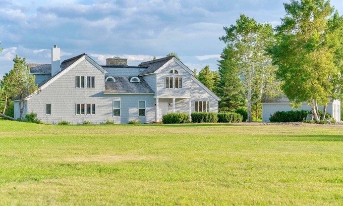 Wilson House | Stunning 4 Bedroom in Wilson WY with Teton Views. Long Term Rental.