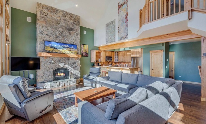 Steamboat Springs House | Stunning 4BD 4BA Townhome Near the Slopes 1039