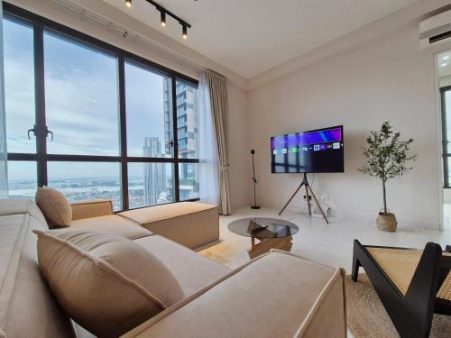 Taman Abad Apartment | Stunning 4BR Sky Retreat 42nd Floor View Sleep 8