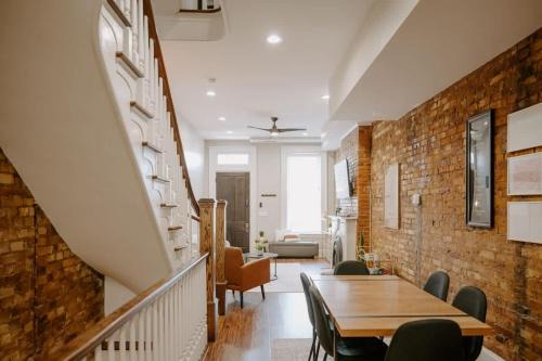 Mount Auburn House | Stunning 4BR Townhome Rooftop City Views