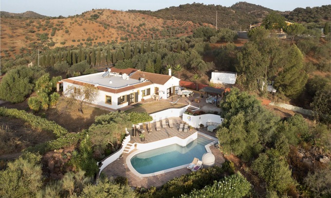 Almogia Villa | Stunning 5 bedroom family villa with spectacular views and heated pool