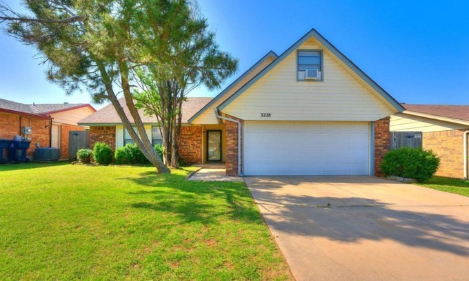 South Oklahoma City House | Stunning 5-Bedroom Veteran-Owned Home in Quiet OKC