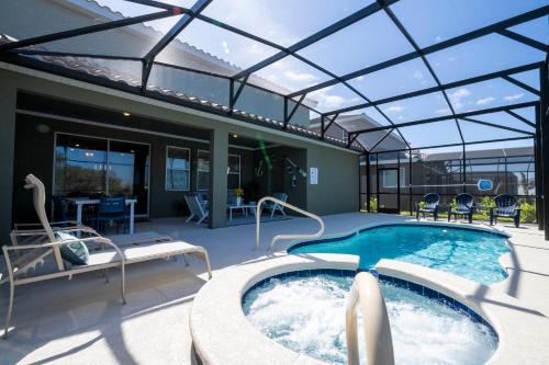 Loughman House | Stunning 5Bd w/Pool Close to Disney @ Solterra 7829