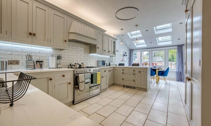 Mapperley House | Stunning 6 bed in Nottingham - Sleeps 16