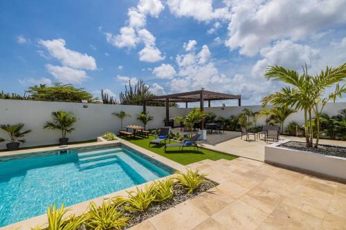 Noord Villa | Stunning 6-bedroom Villa In Aruba