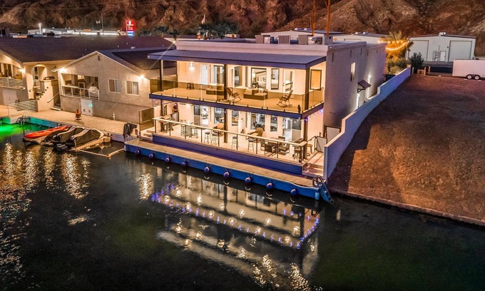 Cienega Springs House | Stunning 6 Bedroom Waterfront Home In Moovalya Keys!