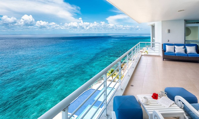 Zona Hotelera Norte Condo | Stunning 7th floor condo, Excellent Snorkeling, Fantastic Oceanfront terrace!