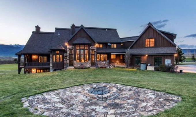 Daniel House | Stunning 9,900 sqft 8B Rustic Estate on 40 acre Private Ranch W/2 Hot Tubs