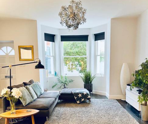 Queen's Park Apartment | Stunning and Peaceful London Flat