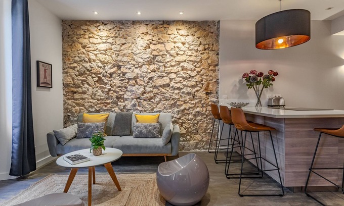 Cannes City Centre Apartment | STUNNING APART ❤️ BEACHES, SHOPS & PALAIS at YOUR DOORSTEPS! By TOTOLULUCANNES