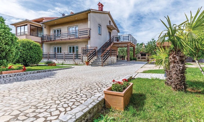 Liznjan Apartment | Stunning apartment in Liznjan with WiFi