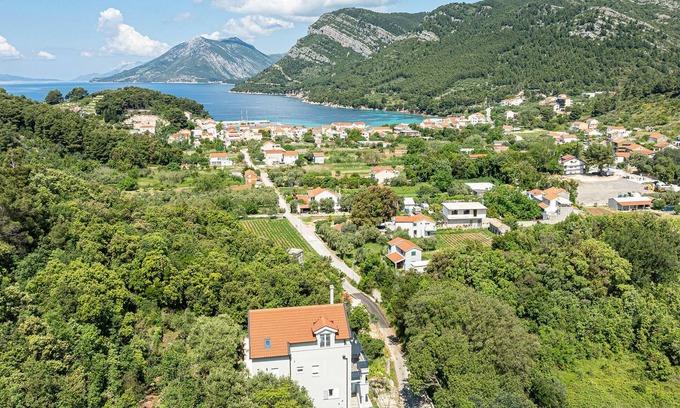 Zuljana Apartment | Stunning apartment in Zuljana