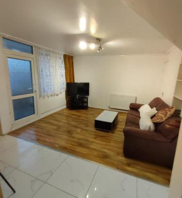 Tottenham Apartment | Stunning apartment private garden