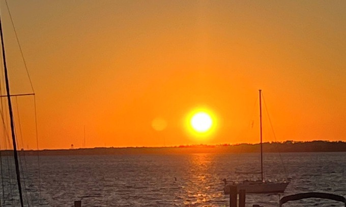 Navarre Beach Condo | Stunning balcony sunsets, 2 minute walk to beach, lil piece of heaven!
