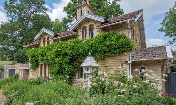 Bathford House | Stunning Bath Property, Perfect For Families, Parties, 3 Hot Tubs!