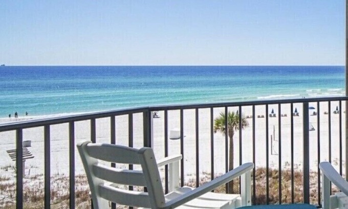 Panama City Beach Condo | 🌊STUNNING Beachfront Condo! Breathtaking Views with Modern Comfort
