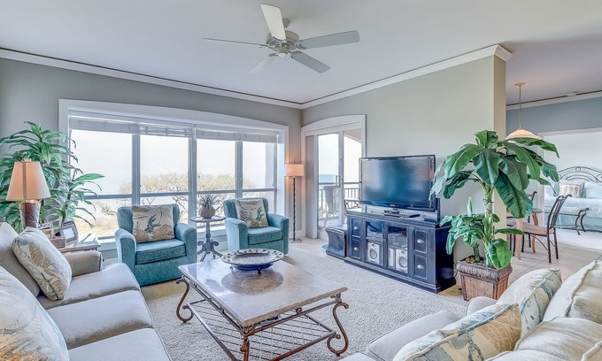 Palmetto Dunes Condo | Stunning beach condo with two ocean-view balconies, shared pool & hot tub