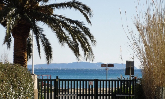 Le Lavandou Apartment | Stunning Beach Front Apartment With Sea View