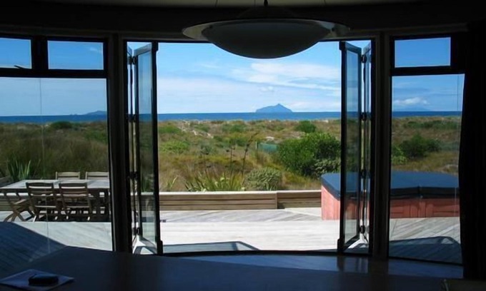 Ruakaka House | Stunning Beach Front House
