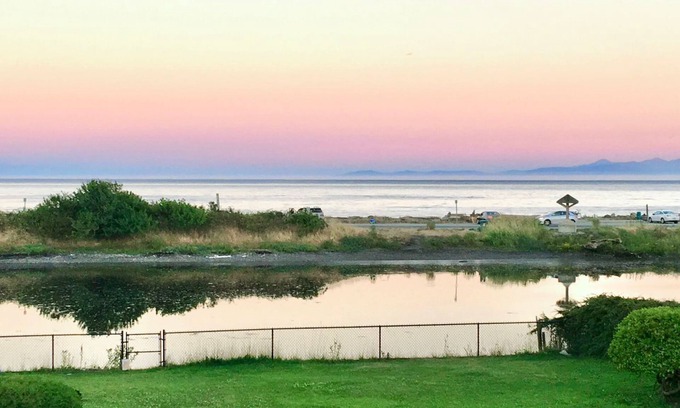 Victoria House | Stunning Beach Front Suite 15min To Downtown!