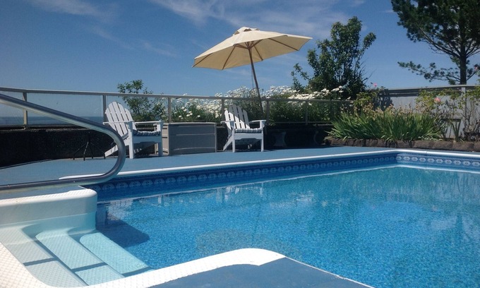 Bellingham House | Stunning beach house with pool and hot tub. Pet friendly! Great for families!