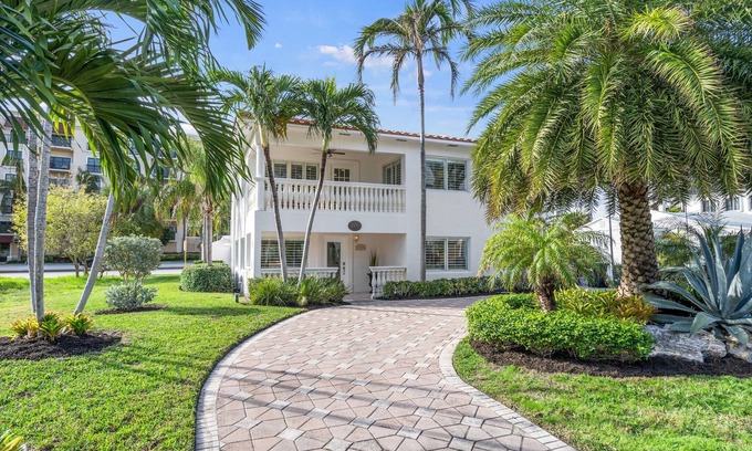 Lauderdale Beach House | Stunning Beach House Steps To The Ocean, PrivatePool &Spa , Perfect for Families
