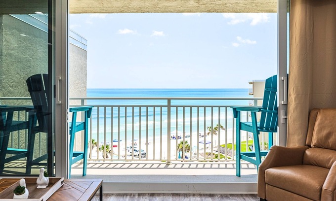 New Smyrna Beach Condo | Stunning Beachfront Condo - Ocean View Balcony, Pool + Beach Access