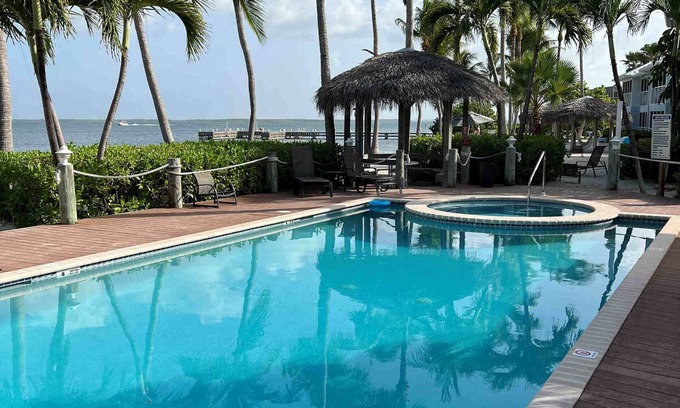 Rum Point Condo | Stunning beachfront condo next to restaurant & a short drive to famous RumPoint
