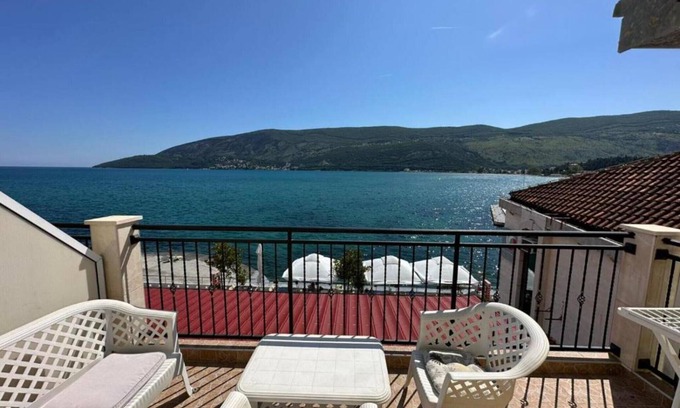 Herceg Novi Apartment | Stunning Beachfront Stay in Herceg Novi - Standard One bedroom Apartment D