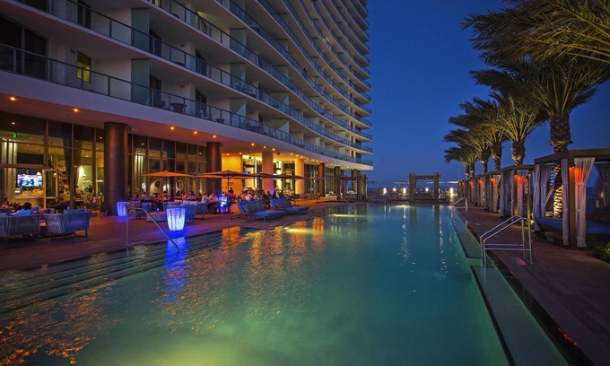 Hollywood South Central Beach Resort | Stunning Beachfront 2-Bed suite, Ocean Views & Walk to Diplomat Resort.