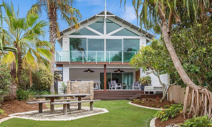Casuarina House | Stunning Beachfront On She-oak