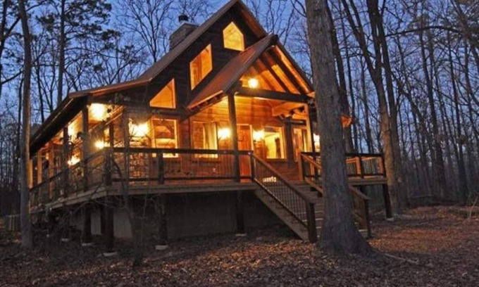 Broken Bow Cabin | Stunning Bear Den Cabin