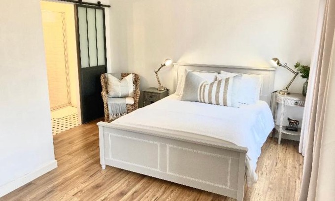 Bourg-Charente House | Stunning bedroom overlooking the Charente