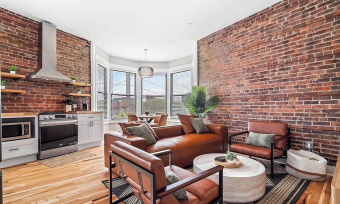 Detroit - Shoreway Apartment | Stunning Boho Apt in Ohio City