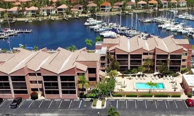 Burnt Store Marina Condo | Stunning Burnt Store Marina,Boating &Golf Community Cape Coral, Punta Gorda area