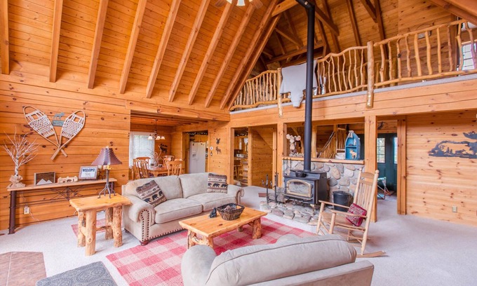 Warm Springs Cabin | STUNNING Cabin with Breathtaking Views and Plenty of Room for the Whole Family