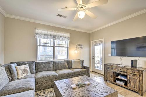 Calabash Apartment | Stunning Calabash Condo with Screened Porch!