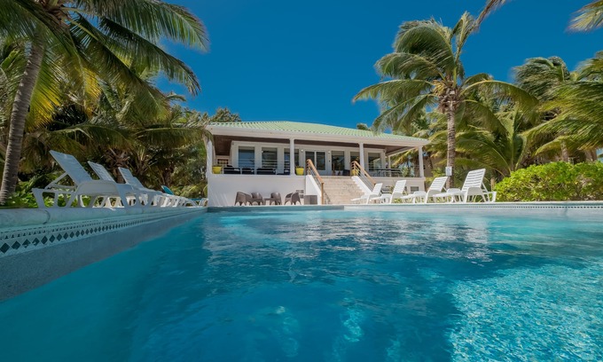 San Pedro House | Stunning Caribbean Views. Beach, Pool, Kayaks, Caretaker.