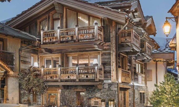 Le Praz Ski Chalet | Stunning 'Chalet Alpinesse' - Five Minutes From The Slopes Of Courchevel!