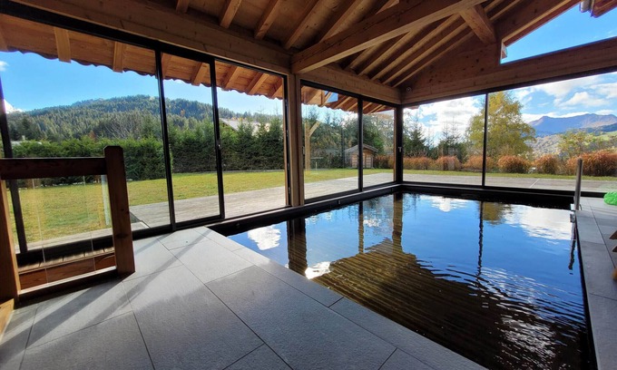 Les Gets Ski Chalet | Stunning chalet with pool and hammam 50m from slopes