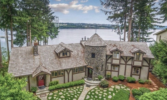 Gig Harbor House | Stunning Chateau in the GH/Fantastic for a Relaxing Getaway & Whale Watching