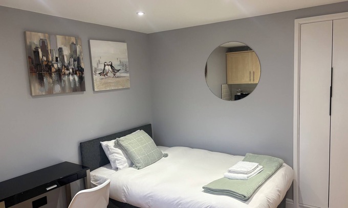 Hemel Hempstead Apartment | Stunning, chic and bright studio apartment in the heart of Hemel Hempstead.