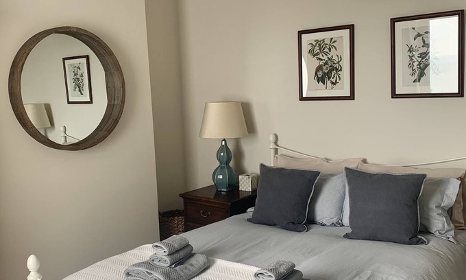 Ventnor House | Stunning Coastal Home with Generous Ferry Discount