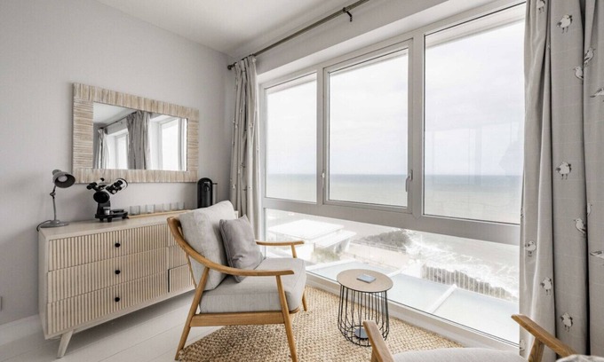Sheringham House | Stunning coastal views