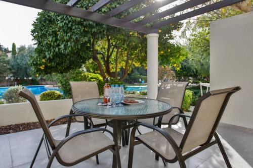 Universal Apartment | Stunning & Cosy, Direct Pool Access, 2BR, with Private Patio! Serenity Townhouse