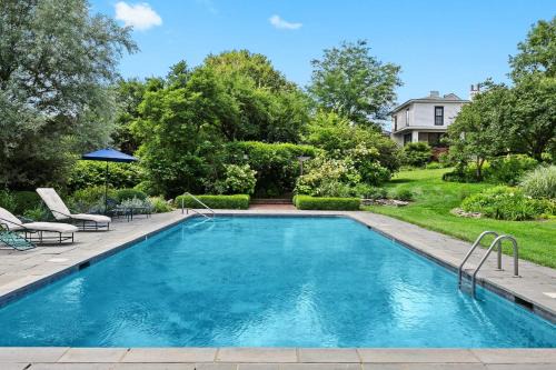 Prospect Apartment | Stunning Cottage in Famous KY Garden -Sleeps 2