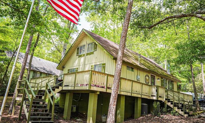 Pine Mountain Ski Chalet | Stunning cottage overlooking Lake Innsbruck 5 miles from Wild Animal Safari!
