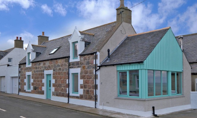 Buckie Apartment | Stunning cottage with breathtaking, panoramic sea views in Portknockie