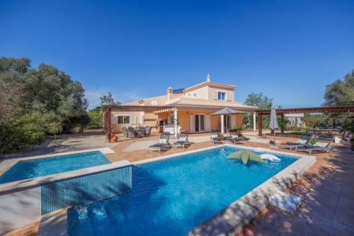 Espargal Villa | Stunning Countryside Villa w Private Garden & Pool