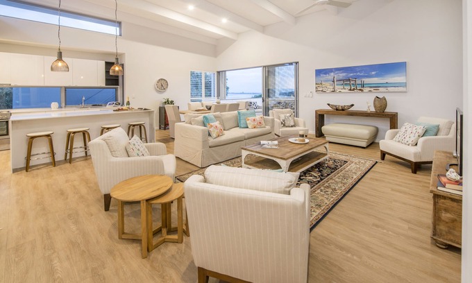 Dunsborough House | Stunning Couples Retreat with Ocean Views just 300 Metres to Beach